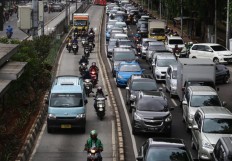Keeping bus lanes clear when police are not watching