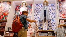 Japan's Uniqlo targets global stature with fashion identity 