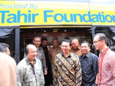 Tahir Foundation donates five double-decker buses to Jakarta