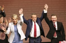 Australian opposition leader makes health center of election 