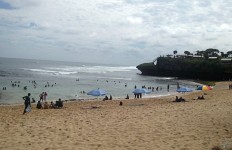 Dozens of students swept away by waves at Yogyakarta beach, four dead