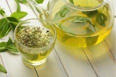 Could drinking green tea help you live longer?