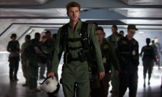 Review: 'Independence Day' sequel is big, dumb summer fun 