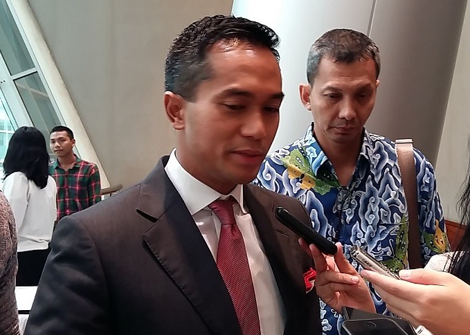 Bakrie Telecom president commissioner Anindya Novyan Bakrie answers the journalist's question in Jakarta on June 28, 2016.