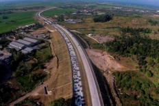 Search continues for men who shot two police officers on West Java toll road