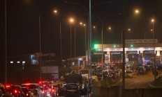 Got gas? Travelers run out of gasoline after hours stuck in traffic