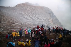 Visitors to Ijen crater prepare to climb down the mountain after observing the Blue Fire phenomenon on May 5. JP/P J Leo