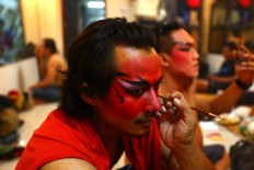 An actor gets ready for the Wayang Orang Bharata performance at the Bharata Purwa building, Jakarta. JP/ Wienda Parwitasari