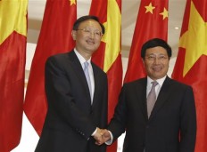 Vietnam protests against Chinese drills in South China Sea 