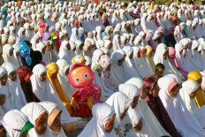 Idul Fitri prayers pass peacefully amid heightened security