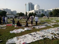 Al-Azhar turned into ‘ocean of newspapers’ after Idul Fitri prayers