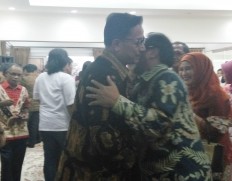 Minister uses Idul Fitri gathering for reunion