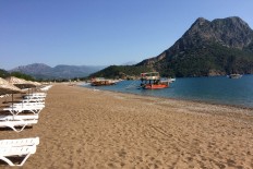Russian tourists hit the beaches of Turkey as ties improve