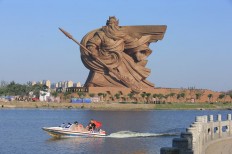 Gargantuan God of War statue in China offers quite a sight 