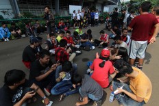 Pokemon Go players flock Jakarta stadium 