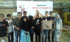 Young campaigners collect antitobacco letters for Jokowi