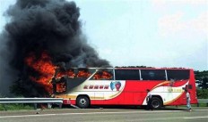  Bus with Chinese tourists catches fire in Taiwan, killing 26