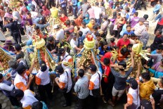 Residents scramble to grab the gunungan offerings, which symbolize blessings. JP/Ganug Nugroho Adi
