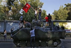 Turkish jets strike rebels in Iraq following failed coup 