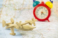 Want to minimize jet lag? Here's what to eat and what to avoid