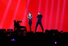 Selena Gomez gets emotional during 'Revival Tour'