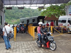 Nusakambangan prisons temporarily halt family visits as executions draw nearer