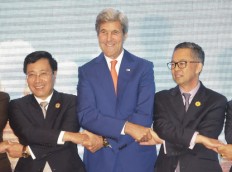 Kerry urges Southeast Asia unity on South China Sea disputes