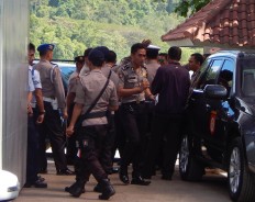 Police beef up security around Nusakambangan ahead of executions