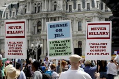 Sanders loyalists ready to quit party as Clinton gets nod 