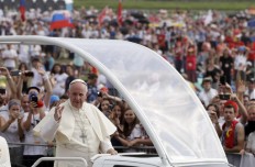 Pope to young on Poland trip: Believe in a new humanity 