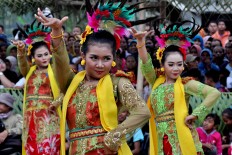Banyumasan dancers perform at the festival. JP/ Albertus Magnus Kus Hendratmo