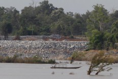 Laos' thirst for Mekong River dams imperils fishing, farming 