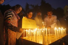 Pakistanis mourn attack on lawyers and a deadly culture war 
