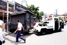 ‘Public facilities are not parking lots.’ Depok requires vehicle owners to have garage