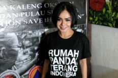 Yuni Shara’s school for poor children flooded with applications