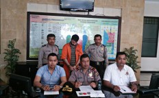 Algerian arrested for stealing credit card