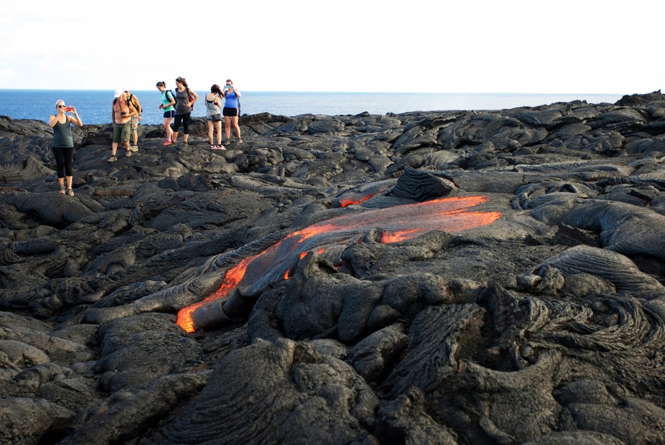 Lava From Hawaii Volcano Cascades Into Sea In Vivid Display Destinations The Jakarta Post