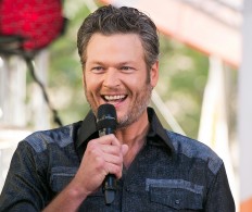 Blake Shelton apologizes for tweets, denies being hateful 