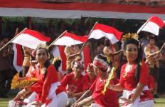 Foreign inmates attend Independence Day flag-raising ceremony in Bali