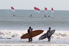 Giant surf board breaks Asia record