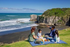 New Zealand eyes Muslim travelers, releases halal food guide 