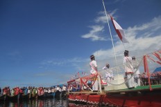 Bajo people and villagers of Torosiaje, Popayato Pohuwato, Gorontalo, carry out a flag-hoisting ceremony on Wednesday on their boats. After the ceremony, the residents held various competitions, such as tug­of­war on the boats and planted71,000 mangrove trees.JP/Syamsul Huda M.Suhari