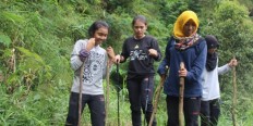 Female UGM students hoist Merah Putih on Indian mountain summit 
