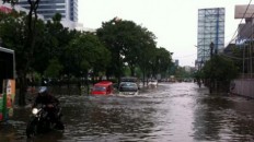 Flooding creates traffic jams in several spots Friday night