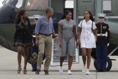 Obama returns from summer vacation with eye on busy fall 