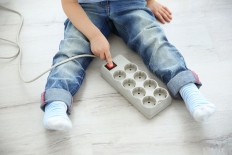 First aid for electric shocks in children