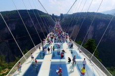 World's longest, highest glass bridge opens in Hunan