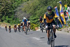 Cyclists complete NTT bike expedition