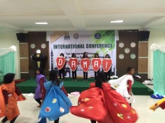 Ambon residents block street in anger at police’s ‘slow response’