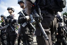 Residents, police clash in Riau’s Selat Panjang